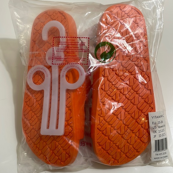 NWT Freedom Moses, Moses 2-Strap Slides Slippers Sandals - Picture 8 of 8